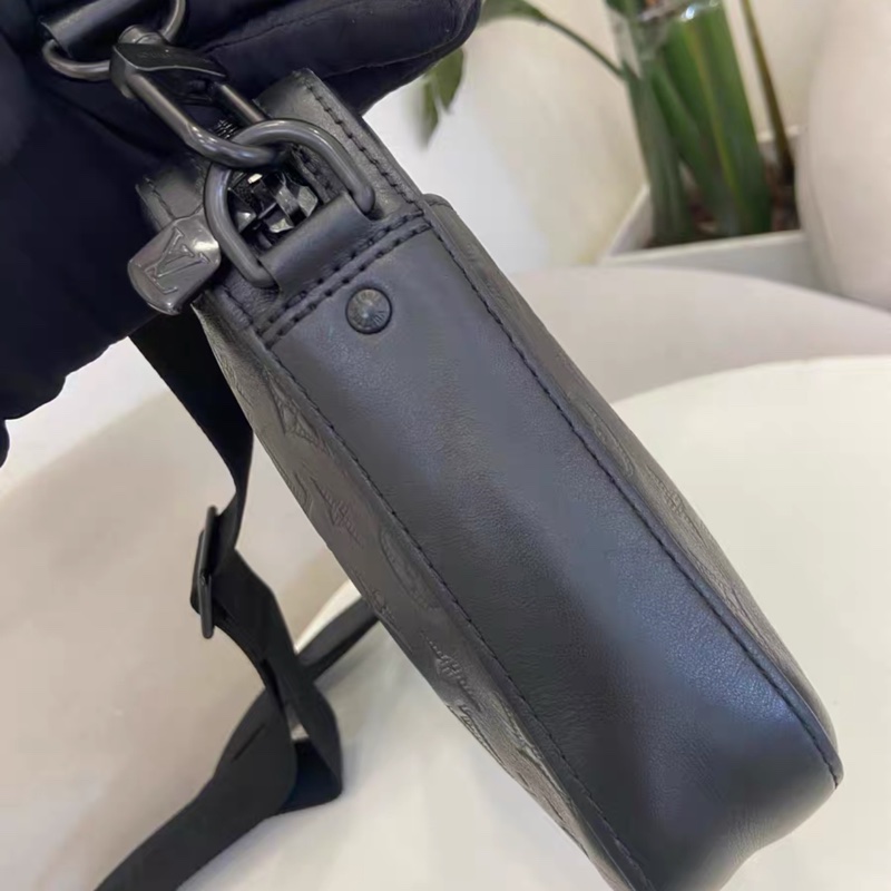 🈶購證 #全網最低 #櫃上🔟萬 Lv trio全黑牛皮壓紋三合一 芯片款-4