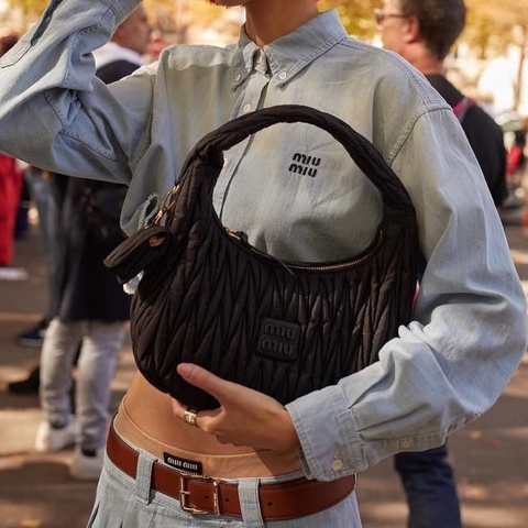 MIUMIU so black 褶皺hobo 閒置99新🔥