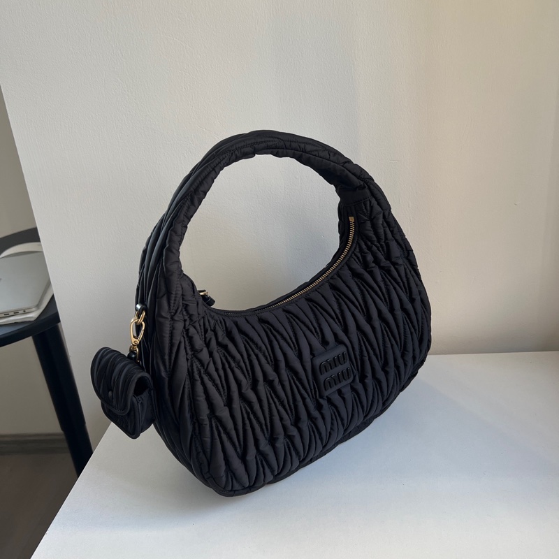 MIUMIU so black 褶皺hobo 閒置99新🔥-4