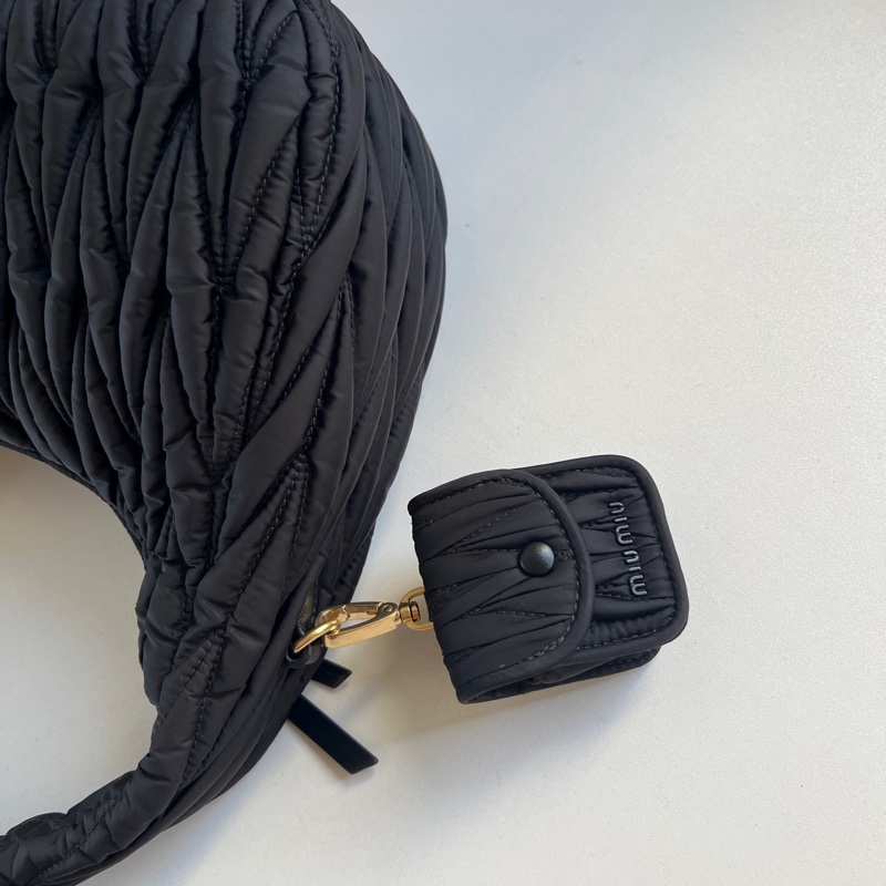 MIUMIU so black 褶皺hobo 閒置99新🔥-6