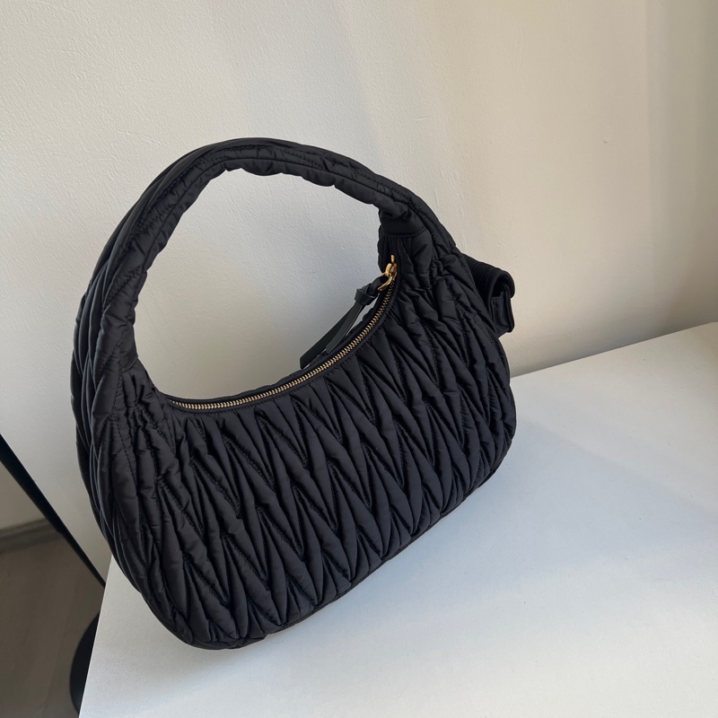 MIUMIU so black 褶皺hobo 閒置99新🔥-8