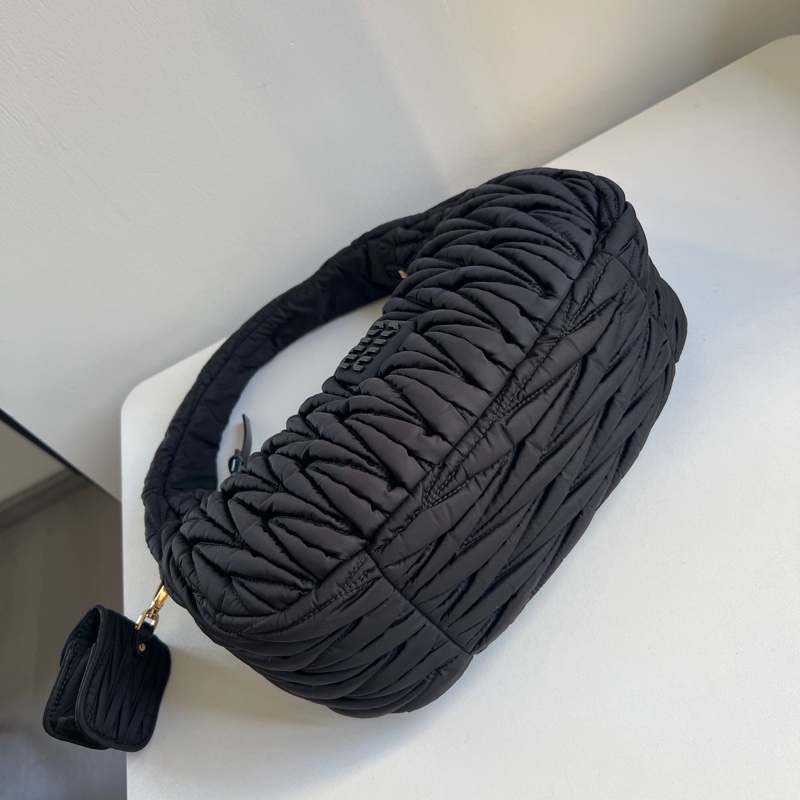 MIUMIU so black 褶皺hobo 閒置99新🔥-12