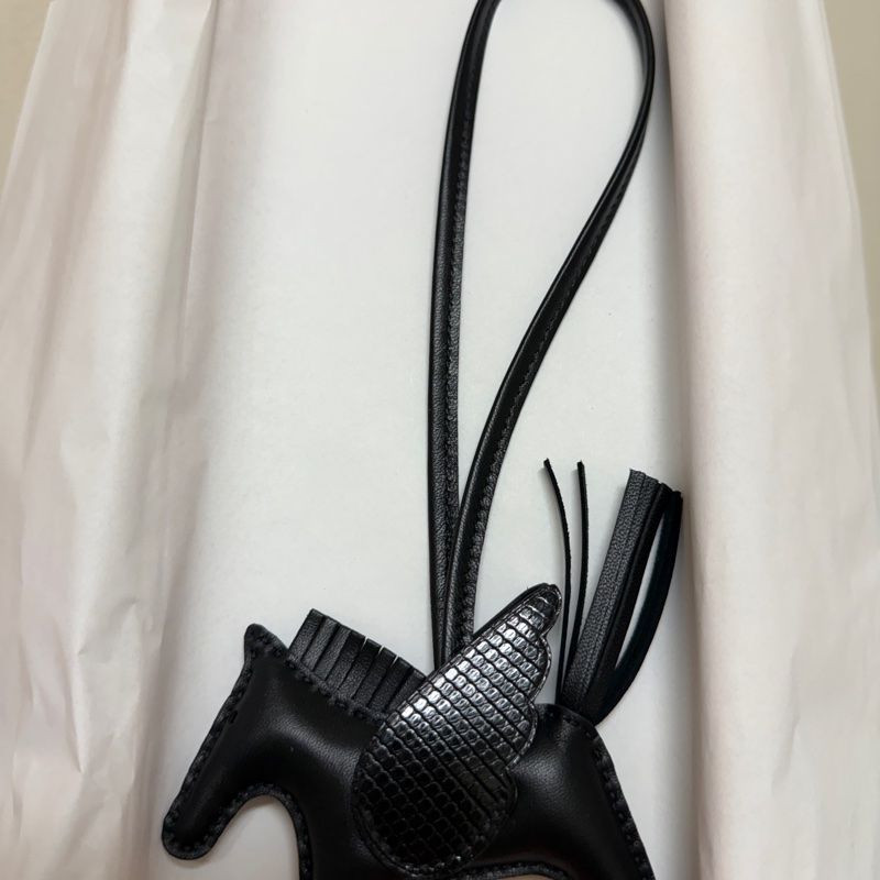 Hermes 愛馬仕 so black 小飛馬吊飾 蜥蜴皮-1