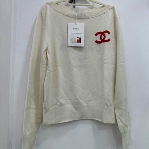 Chanel 19c遊輪系列米白色羊絨毛衣，經典款，La Pausa 郵輪走秀款。 34碼 附扣包