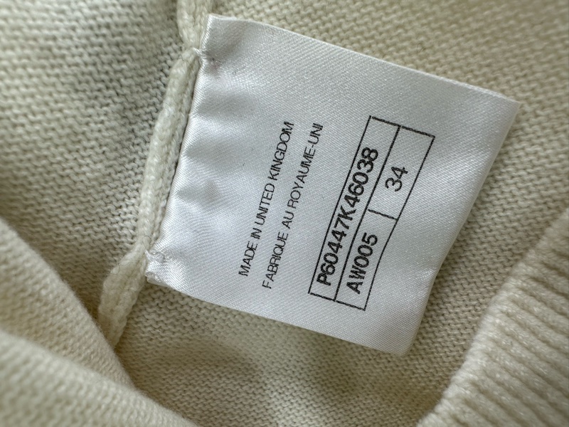 Chanel 19c遊輪系列米白色羊絨毛衣,經典款,La Pausa 郵輪走秀款。 34碼 附扣包-6