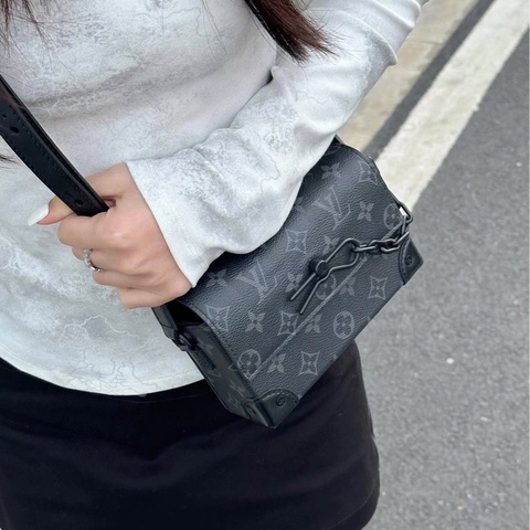 🈶購證 #99新閒置 #配件齊全 Lv steamer全黑老花盒子包 芯片款