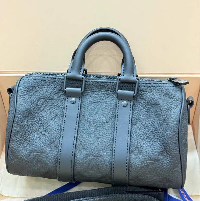 🈶購證 #全新閒置 #超爆款 Lv keepall25全黑牛皮壓紋保齡球包 芯片款-4