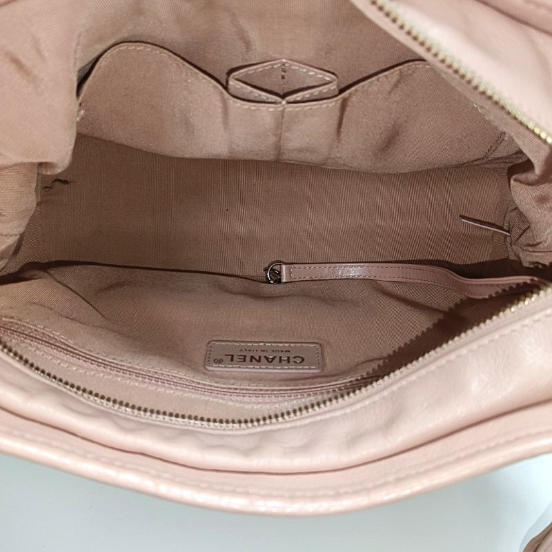 CHANEL GABRIELLE 中號 粉色牛皮菱格紋縫製流浪包-6