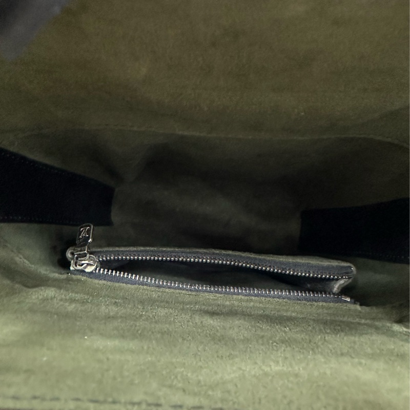 LV 路易威登 水波紋八角便當包 編碼款 外面沒什麼瑕疵,內裡口袋配皮有點老化 尺寸:19*20*10-7