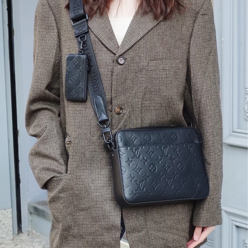 Lv trio全黑牛皮壓紋三合一斜挎包 芯片款 #99新閒置 #超甜價 #男女同款-0