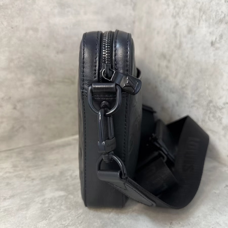 Lv trio全黑牛皮壓紋三合一斜挎包 芯片款 #99新閒置 #超甜價 #男女同款-5