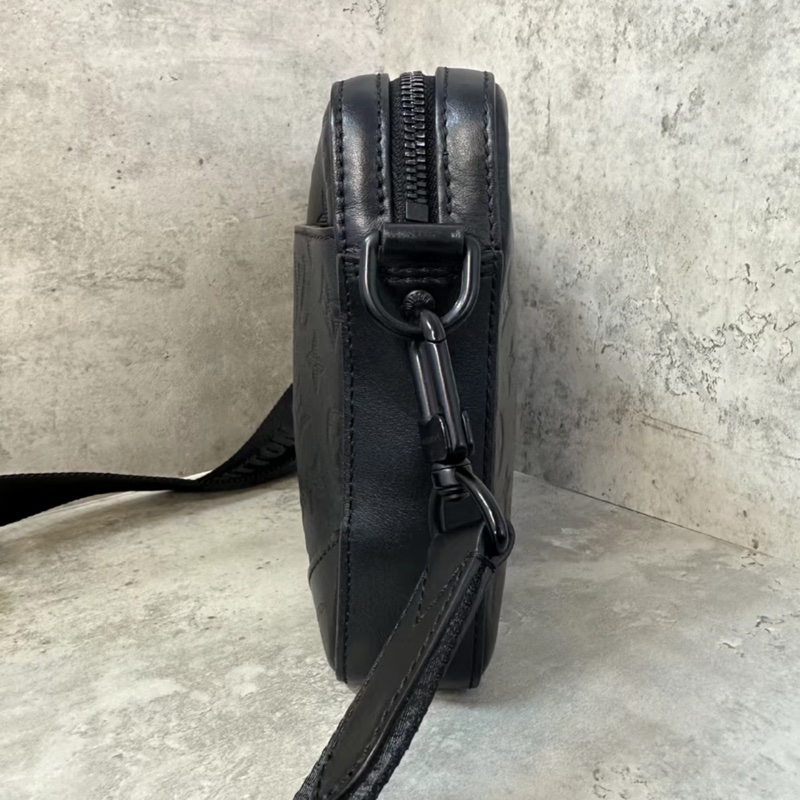 Lv trio全黑牛皮壓紋三合一斜挎包 芯片款 #99新閒置 #超甜價 #男女同款-6