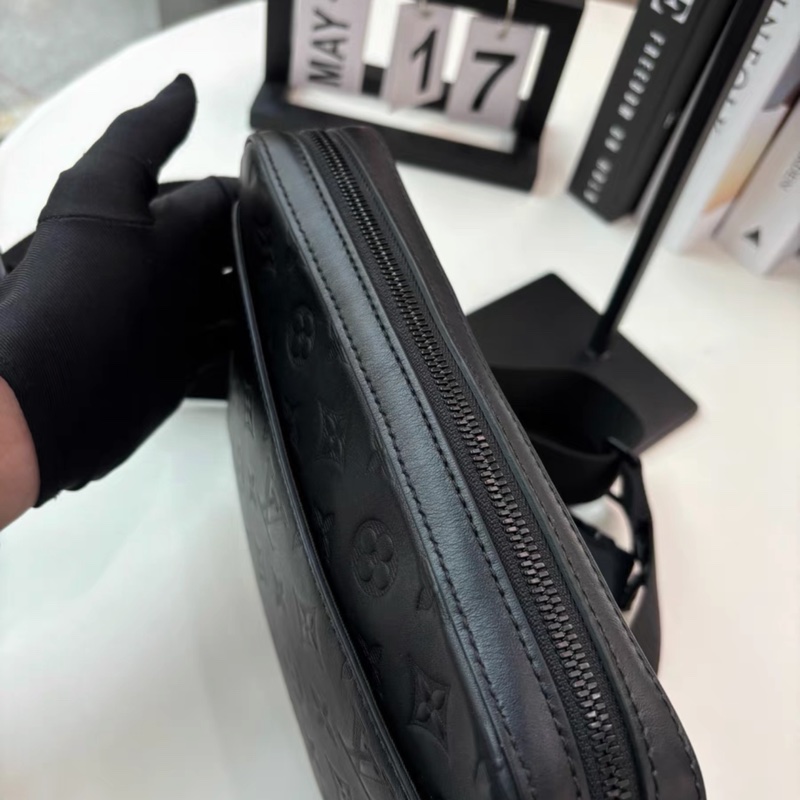 Lv trio全黑牛皮壓紋三合一斜挎包 芯片款 #99新閒置 #超甜價 #男女同款-8