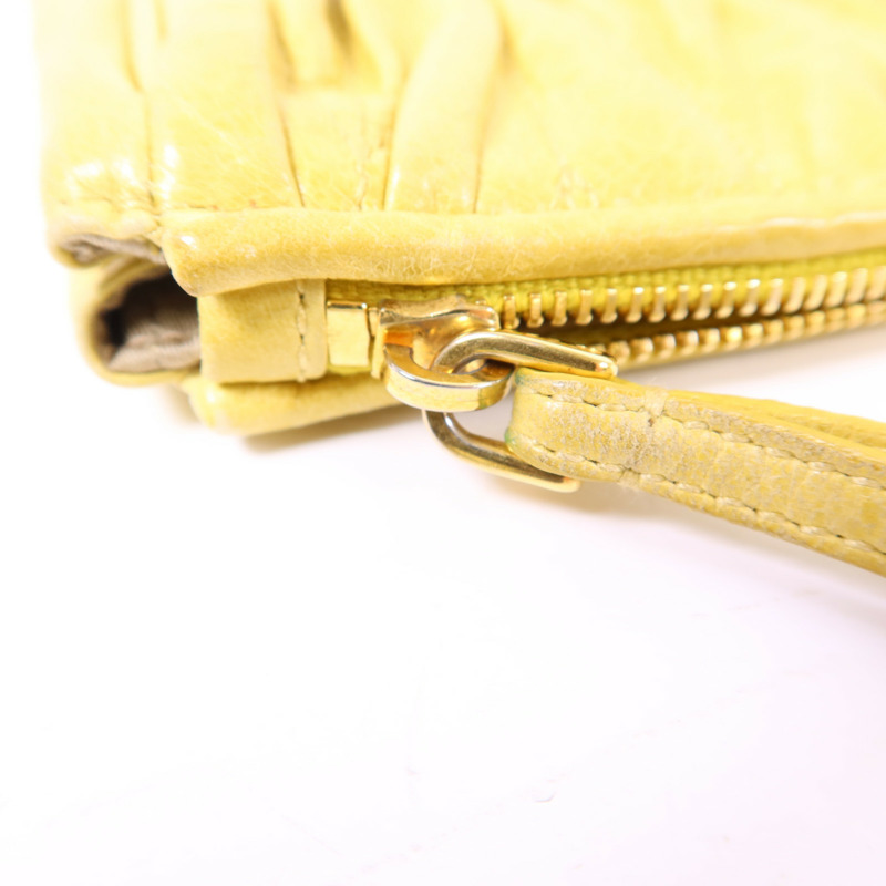 Miu Miu 牛皮皮革Clutch Bag金扣手拿包-9