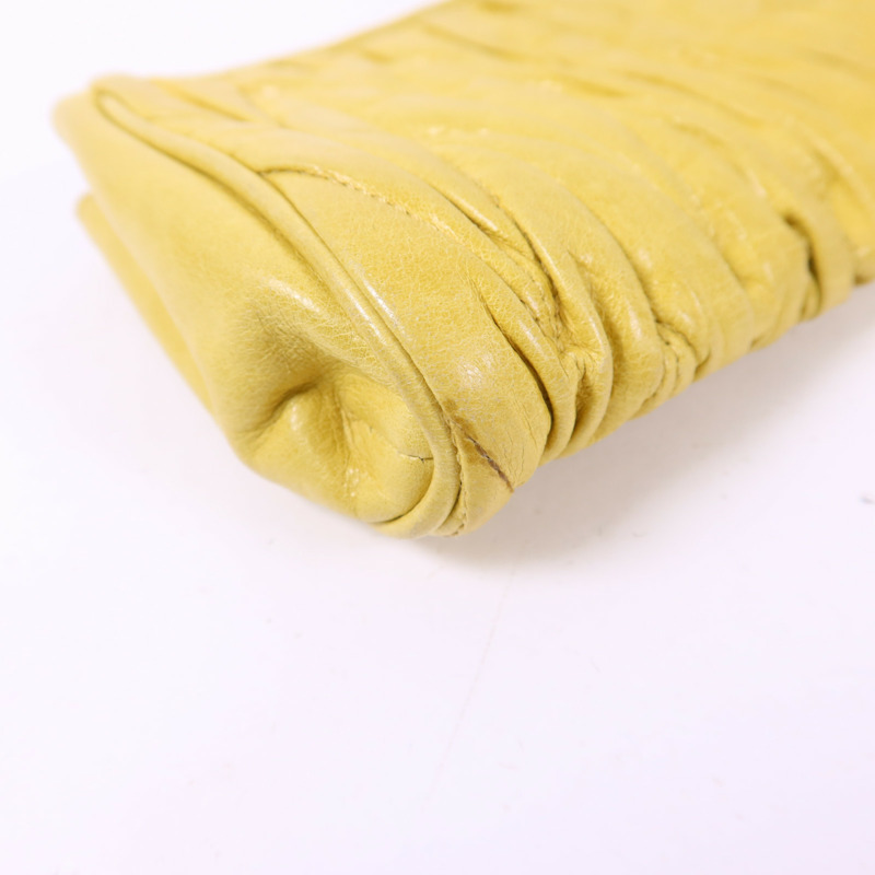 Miu Miu 牛皮皮革Clutch Bag金扣手拿包-11