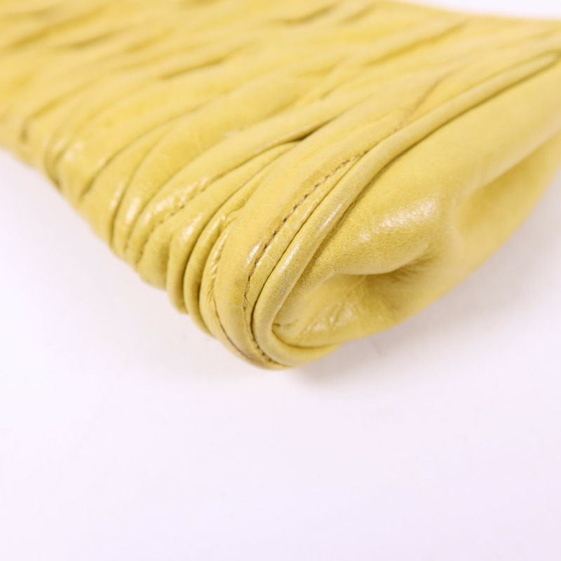 Miu Miu 牛皮皮革Clutch Bag金扣手拿包-12