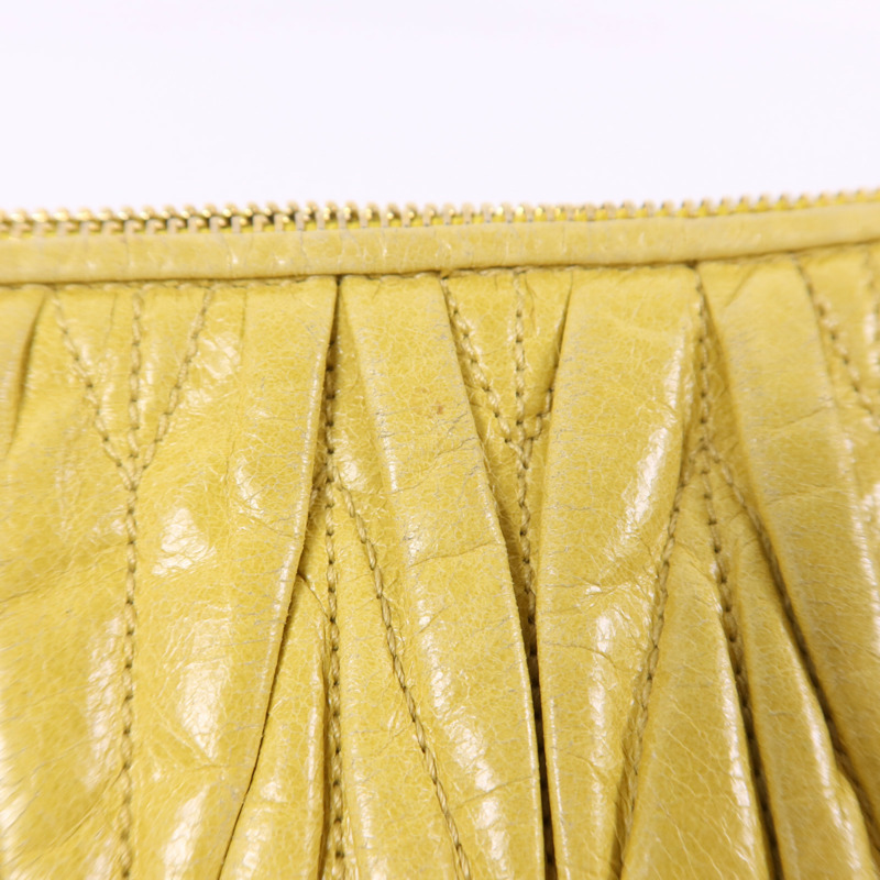 Miu Miu 牛皮皮革Clutch Bag金扣手拿包-14