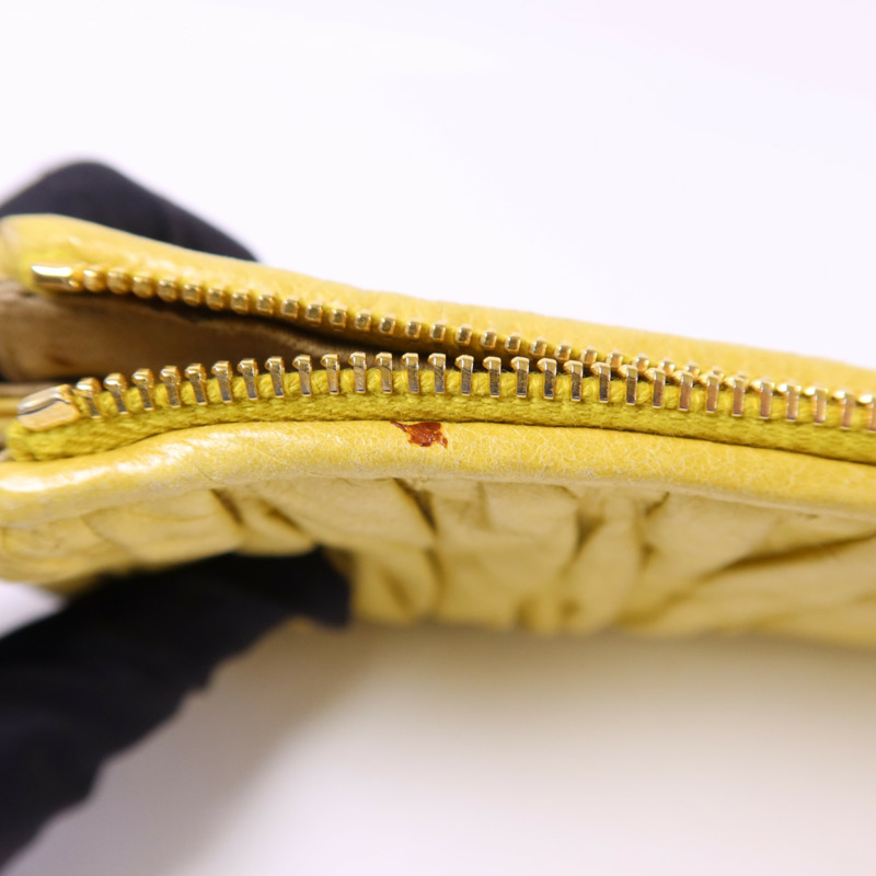 Miu Miu 牛皮皮革Clutch Bag金扣手拿包-15