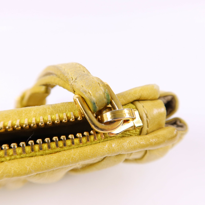 Miu Miu 牛皮皮革Clutch Bag金扣手拿包-16