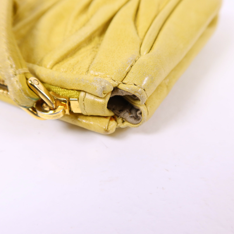 Miu Miu 牛皮皮革Clutch Bag金扣手拿包-17