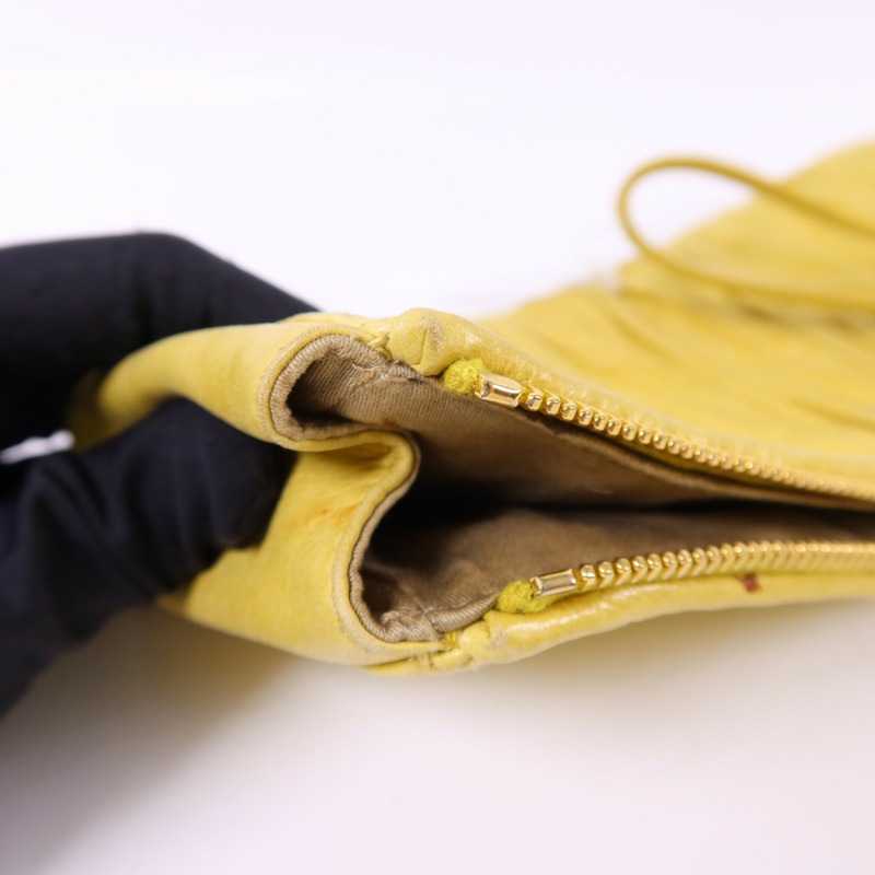 Miu Miu 牛皮皮革Clutch Bag金扣手拿包-18
