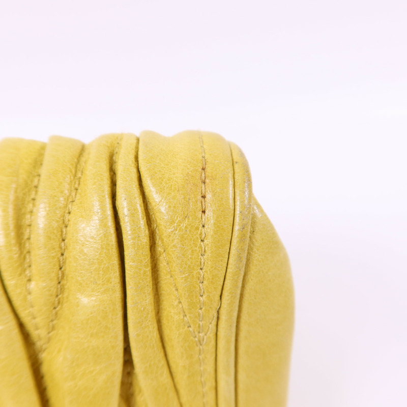 Miu Miu 牛皮皮革Clutch Bag金扣手拿包-19