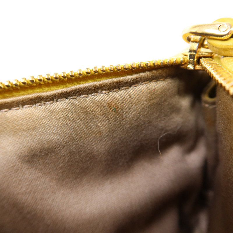 Miu Miu 牛皮皮革Clutch Bag金扣手拿包-20