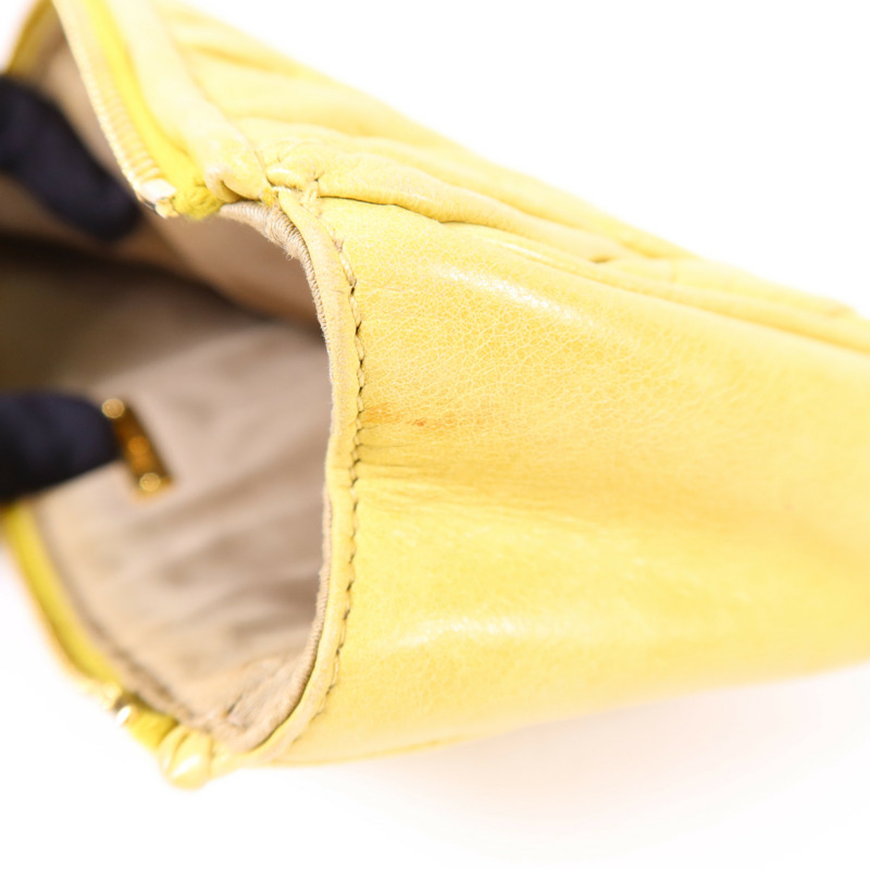 Miu Miu 牛皮皮革Clutch Bag金扣手拿包-22