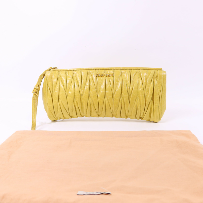 Miu Miu 牛皮皮革Clutch Bag金扣手拿包-25
