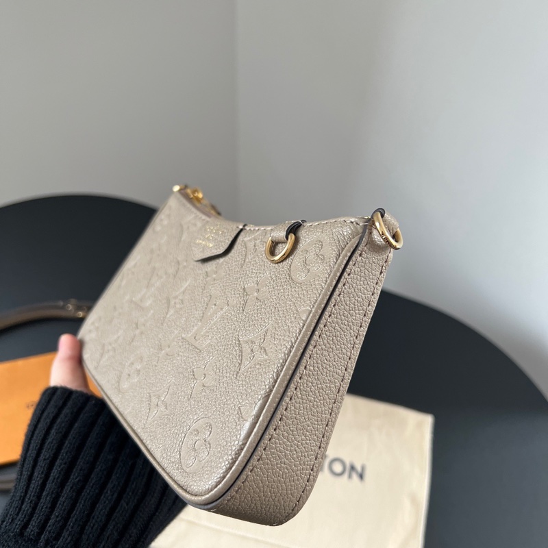 LV easy pouch大象灰麻將包 99新 24年購證 晶片款 🔥-2