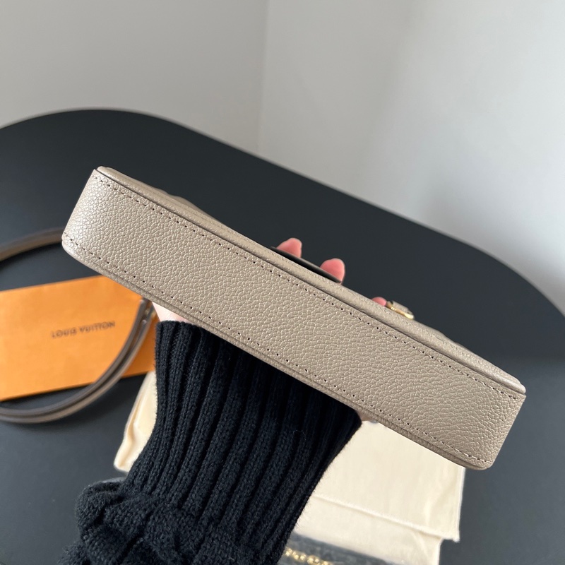 LV easy pouch大象灰麻將包 99新 24年購證 晶片款 🔥-4