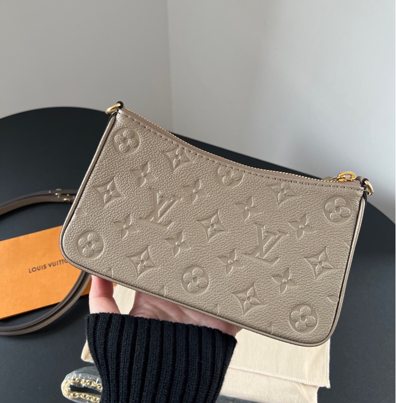 LV easy pouch大象灰麻將包 99新 24年購證 晶片款 🔥-5