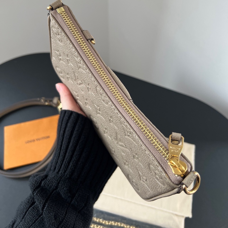 LV easy pouch大象灰麻將包 99新 24年購證 晶片款 🔥-6