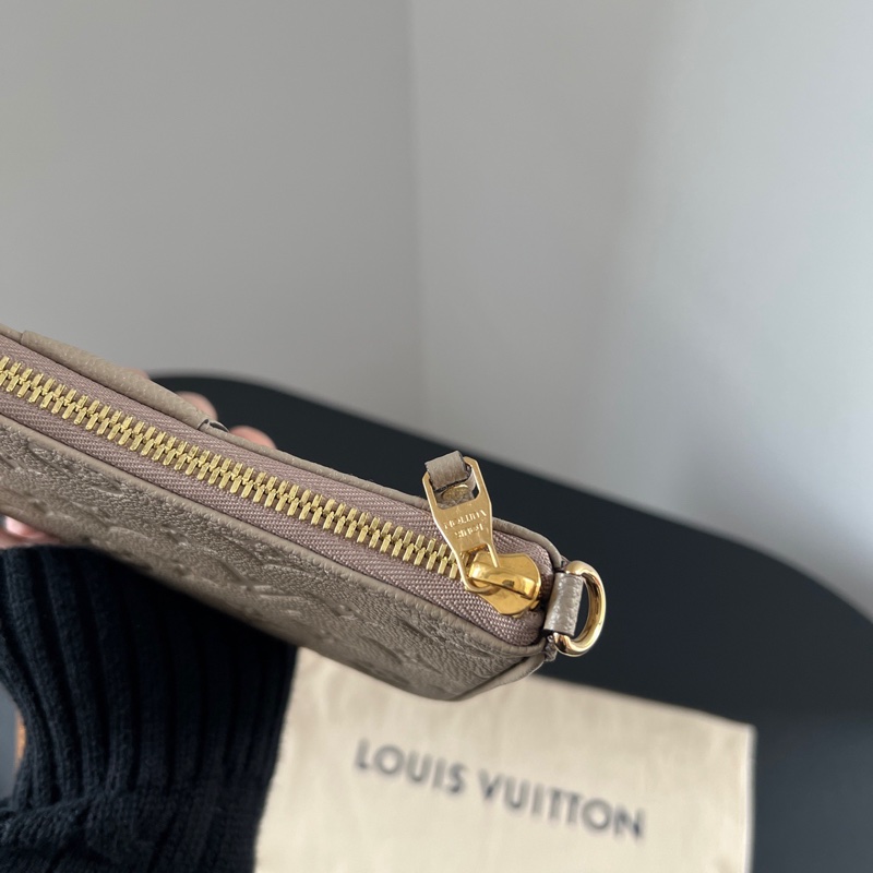 LV easy pouch大象灰麻將包 99新 24年購證 晶片款 🔥-7