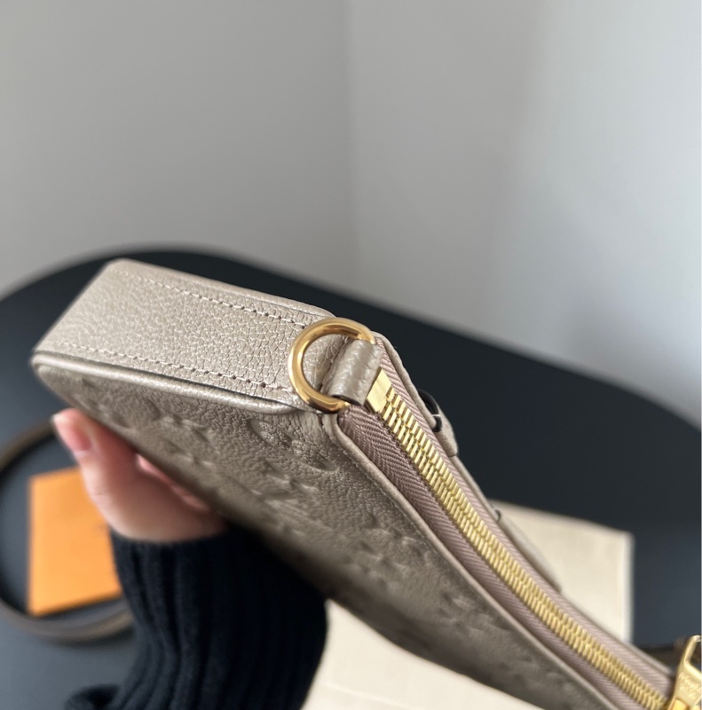 LV easy pouch大象灰麻將包 99新 24年購證 晶片款 🔥-8