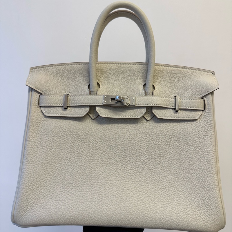 📍新到 Hermes Birkin25 togo皮 奶昔白銀扣 Z刻 專櫃奶昔白超難等!輕微使用痕跡,成色極新,-0