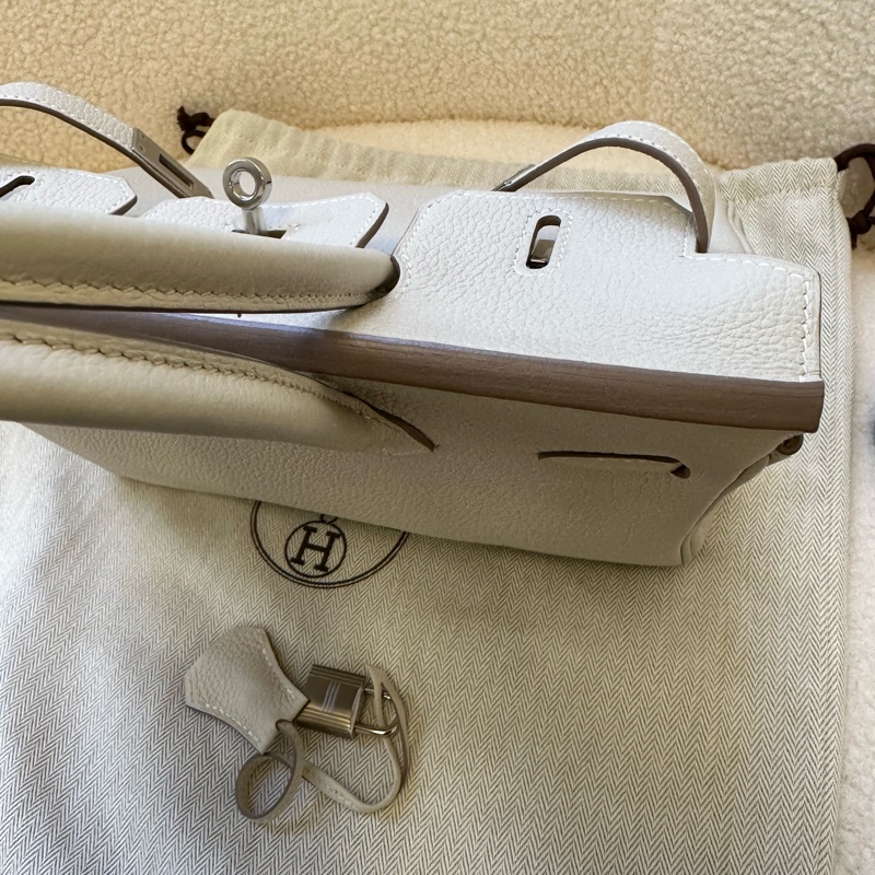 📍新到 Hermes Birkin25 togo皮 奶昔白銀扣 Z刻 專櫃奶昔白超難等!輕微使用痕跡,成色極新,-6