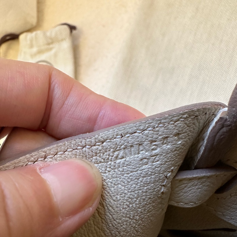 📍新到 Hermes Birkin25 togo皮 奶昔白銀扣 Z刻 專櫃奶昔白超難等!輕微使用痕跡,成色極新,-8