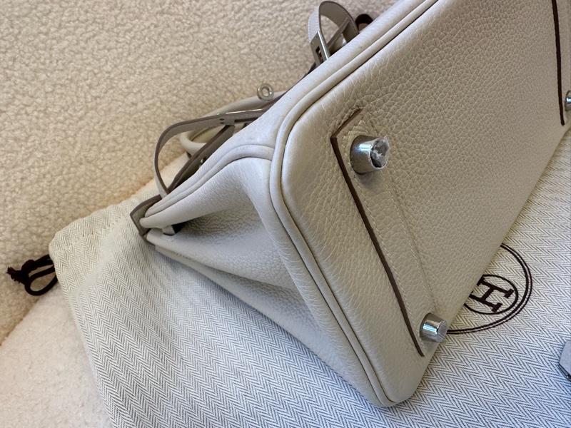 📍新到 Hermes Birkin25 togo皮 奶昔白銀扣 Z刻 專櫃奶昔白超難等!輕微使用痕跡,成色極新,-13