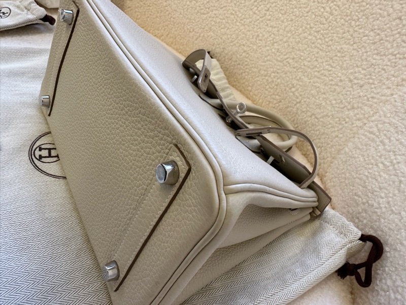 📍新到 Hermes Birkin25 togo皮 奶昔白銀扣 Z刻 專櫃奶昔白超難等!輕微使用痕跡,成色極新,-14