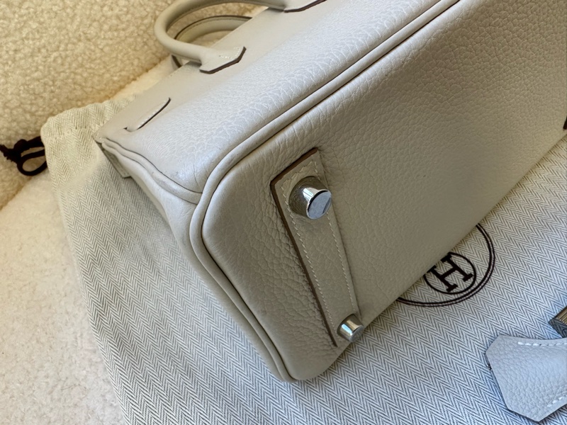 📍新到 Hermes Birkin25 togo皮 奶昔白銀扣 Z刻 專櫃奶昔白超難等!輕微使用痕跡,成色極新,-15