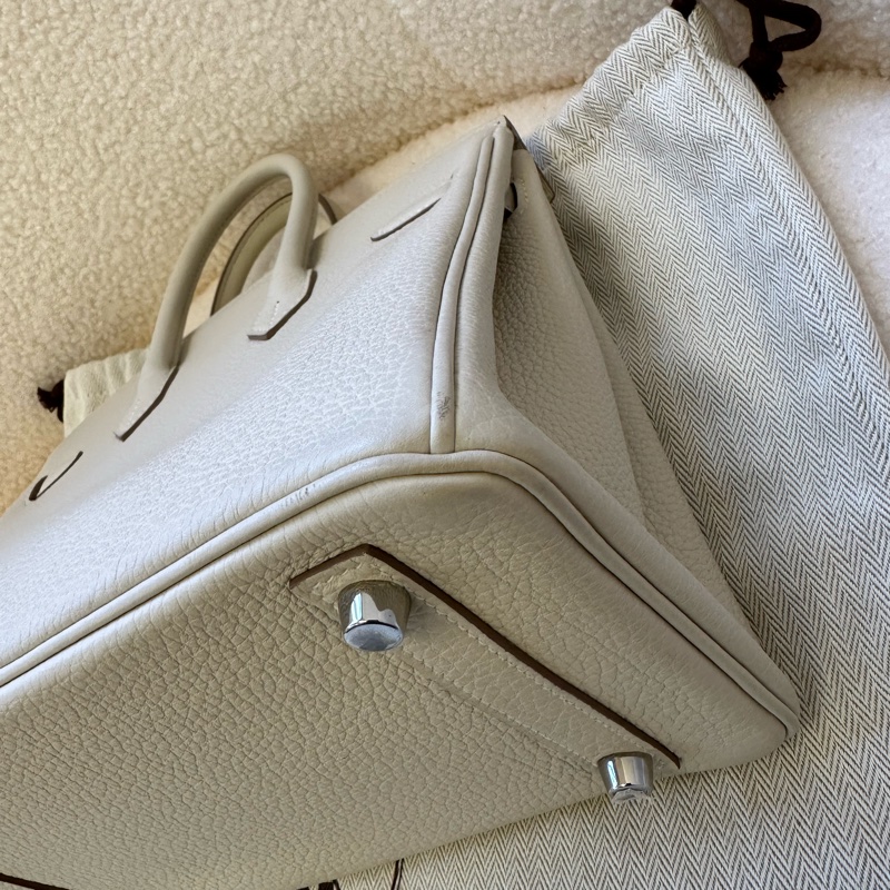 📍新到 Hermes Birkin25 togo皮 奶昔白銀扣 Z刻 專櫃奶昔白超難等!輕微使用痕跡,成色極新,-16