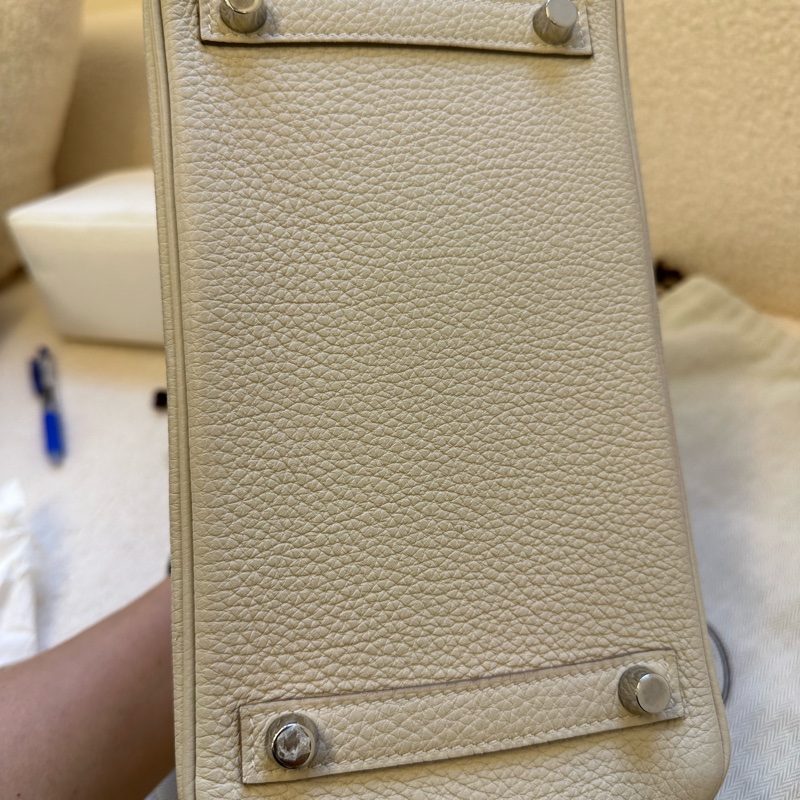 📍新到 Hermes Birkin25 togo皮 奶昔白銀扣 Z刻 專櫃奶昔白超難等!輕微使用痕跡,成色極新,-17