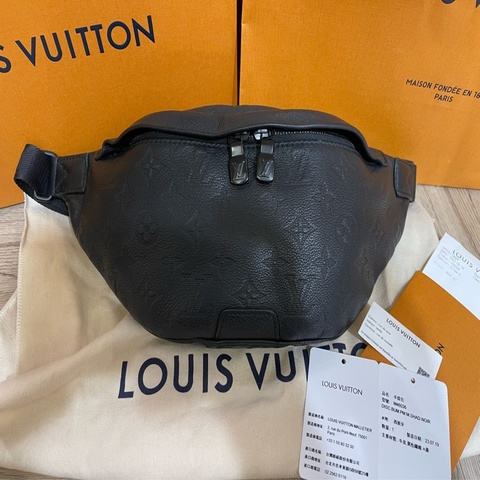 Lv新款壓紋牛皮腰包（台灣專櫃貨/專櫃明細配件都齊全）