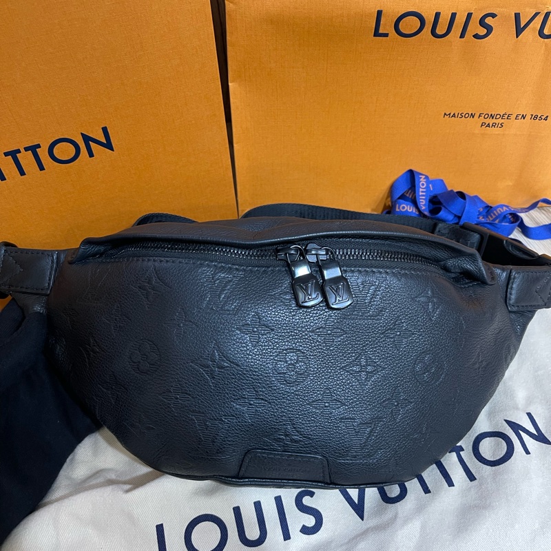 Lv新款壓紋牛皮腰包(台灣專櫃貨/專櫃明細配件都齊全)-1