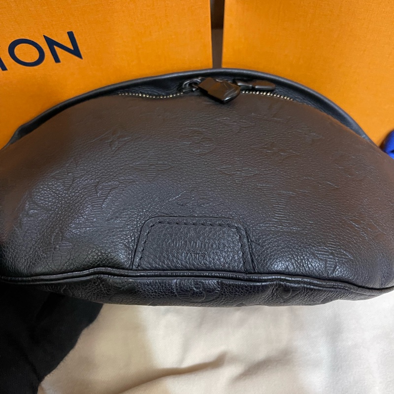 Lv新款壓紋牛皮腰包(台灣專櫃貨/專櫃明細配件都齊全)-5