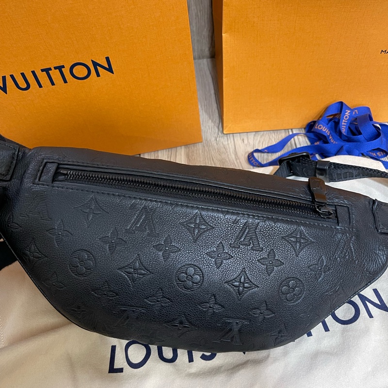 Lv新款壓紋牛皮腰包(台灣專櫃貨/專櫃明細配件都齊全)-9