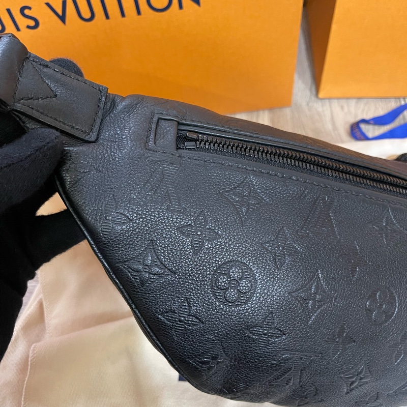 Lv新款壓紋牛皮腰包(台灣專櫃貨/專櫃明細配件都齊全)-10