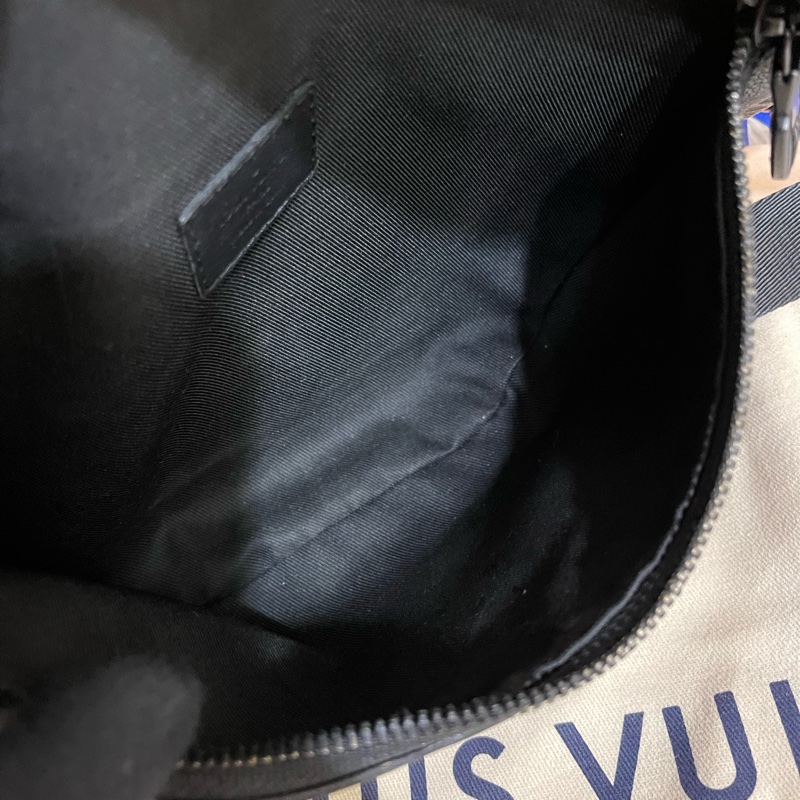 Lv新款壓紋牛皮腰包(台灣專櫃貨/專櫃明細配件都齊全)-13