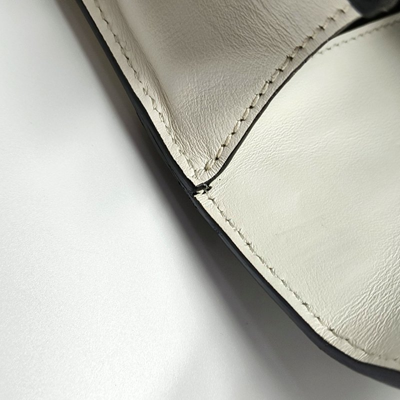 PRADA Cahier 白色牛皮鑲嵌斜挎包單肩包 銀色五金-8